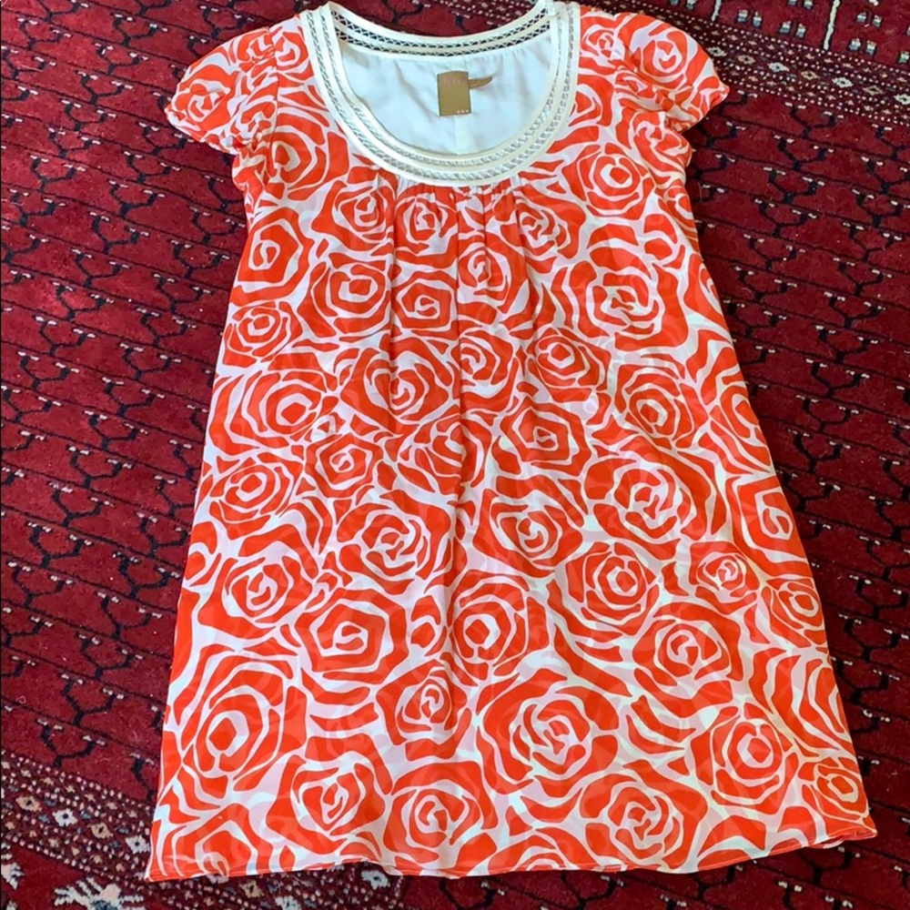 Ali Re size 4 dress with scoop neck.